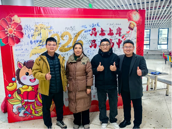 �ҵ�ζ�������ļ��ء���������һ��У�쵼�����ذ�ѧ�ӹ��ȳ�Ϧ